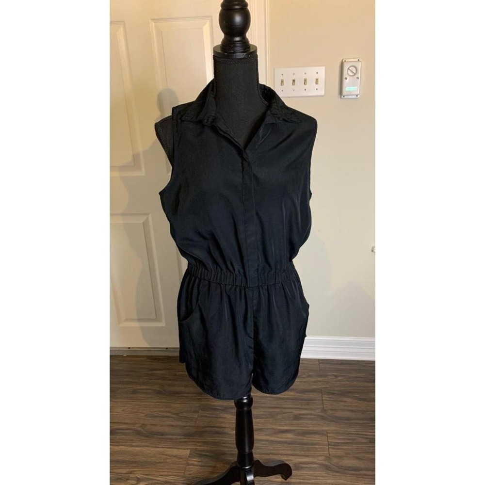 FOREVER 21 black short romper‎ M